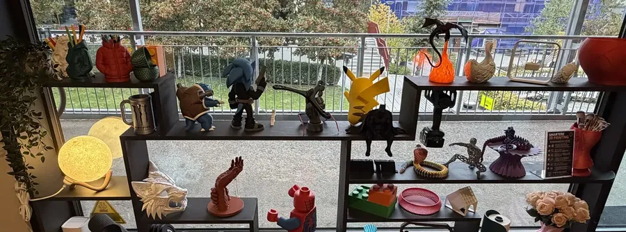 Ferdige 3D-printede produkter og prosjekter på utstilling i butikken